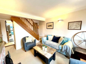 Swan Cottage-cosy by the water
